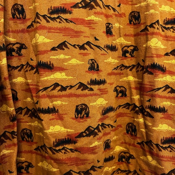 Duluth Trading Co. Men’s 2XL Tan Brown Bear Patterned Relaxed Fit Shirt - Picture 6 of 6